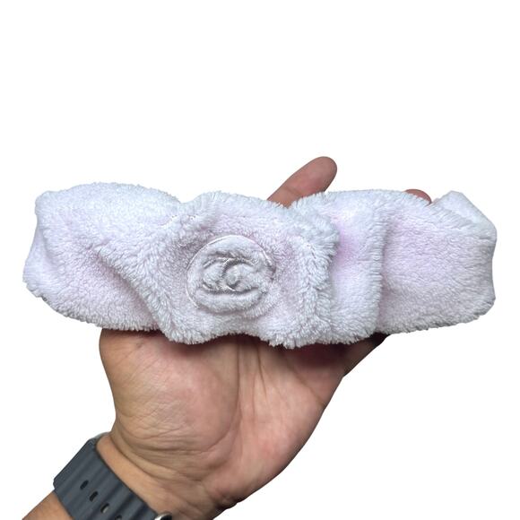 Chanel ‘White Essentiel’ Hair Band - Picture 9 of 16